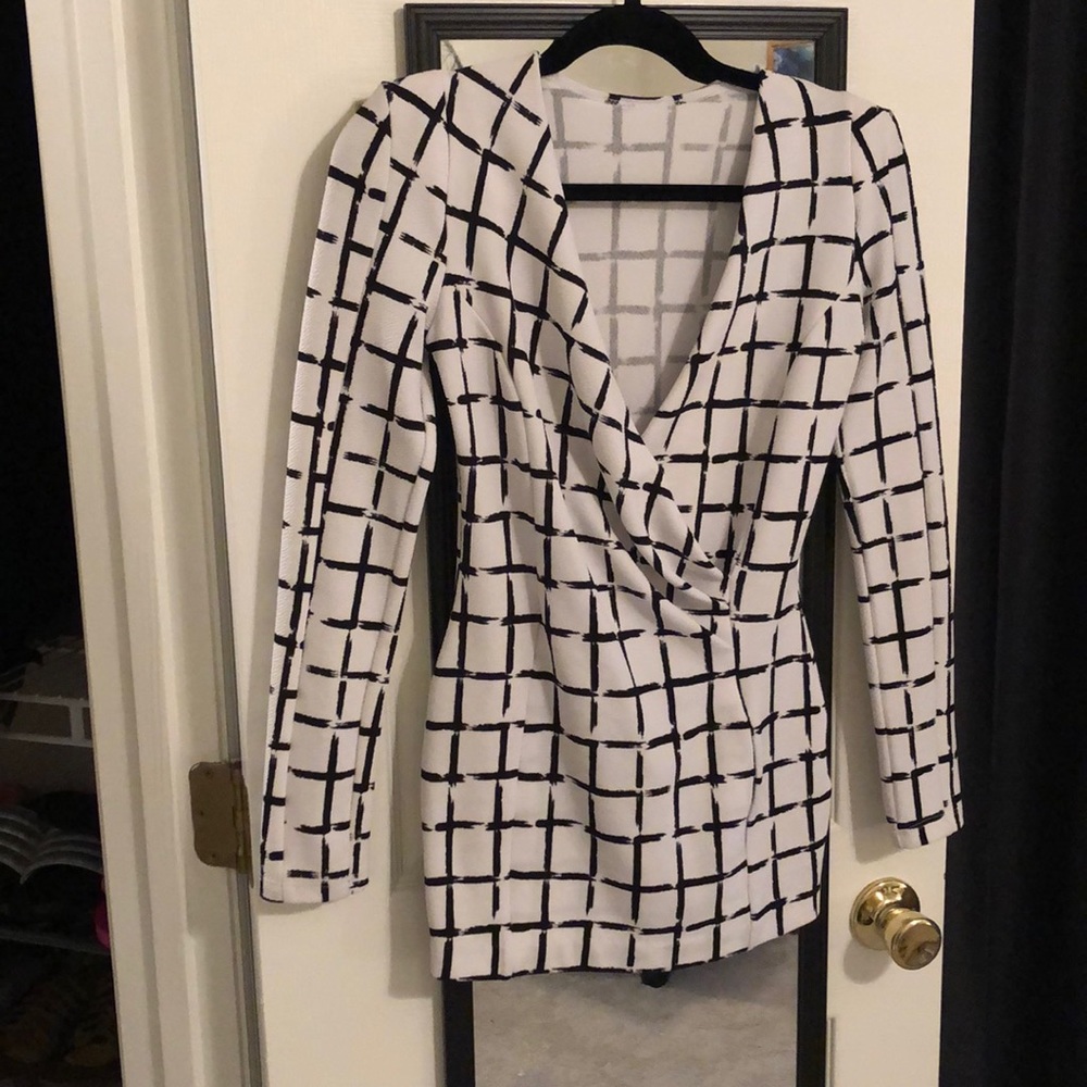 Black and white long sleeved blouse